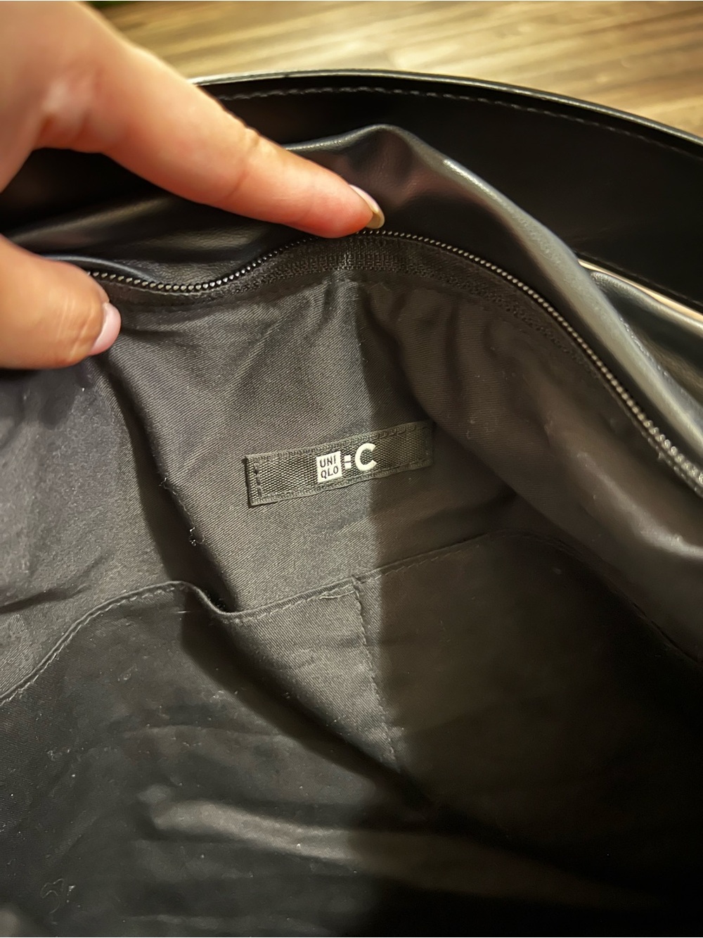 UNIQLO Faux Leather Puffy Bag Black Shoulder Hobo - Sleek Everyday Style - Picture 7 of 10